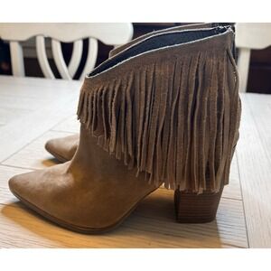 Kenneth Cole Reaction Tan Fringe Ankle Boots W/ 4" Block Heel, Zip Close, Sz 10‎